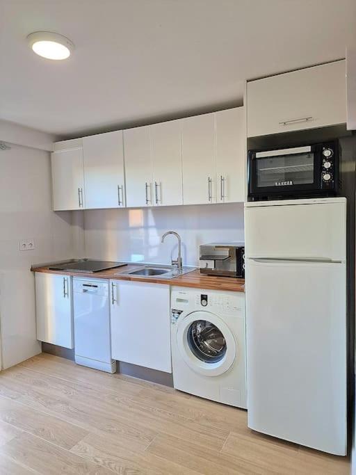 Encantador Duplex Para 6 A 1 Minuto De La Playa Benalmadena Exterior photo